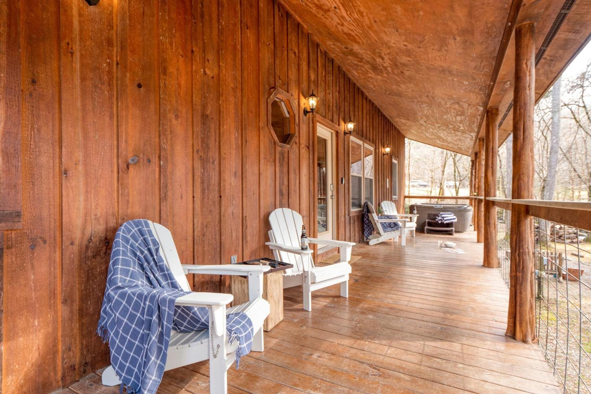 Ashberry By Avantstay Large Cabin Surrounded In Pine Tree W River Views Game Holiday home *