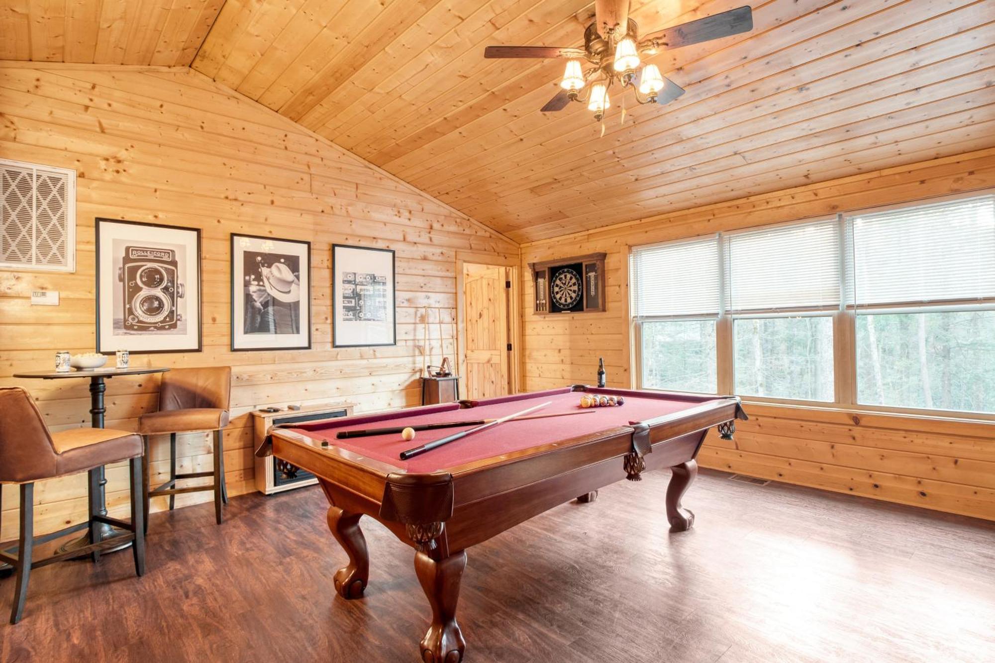 Holiday home Ashberry By Avantstay Large Cabin Surrounded In Pine Tree W River Views Game Gatlinburg