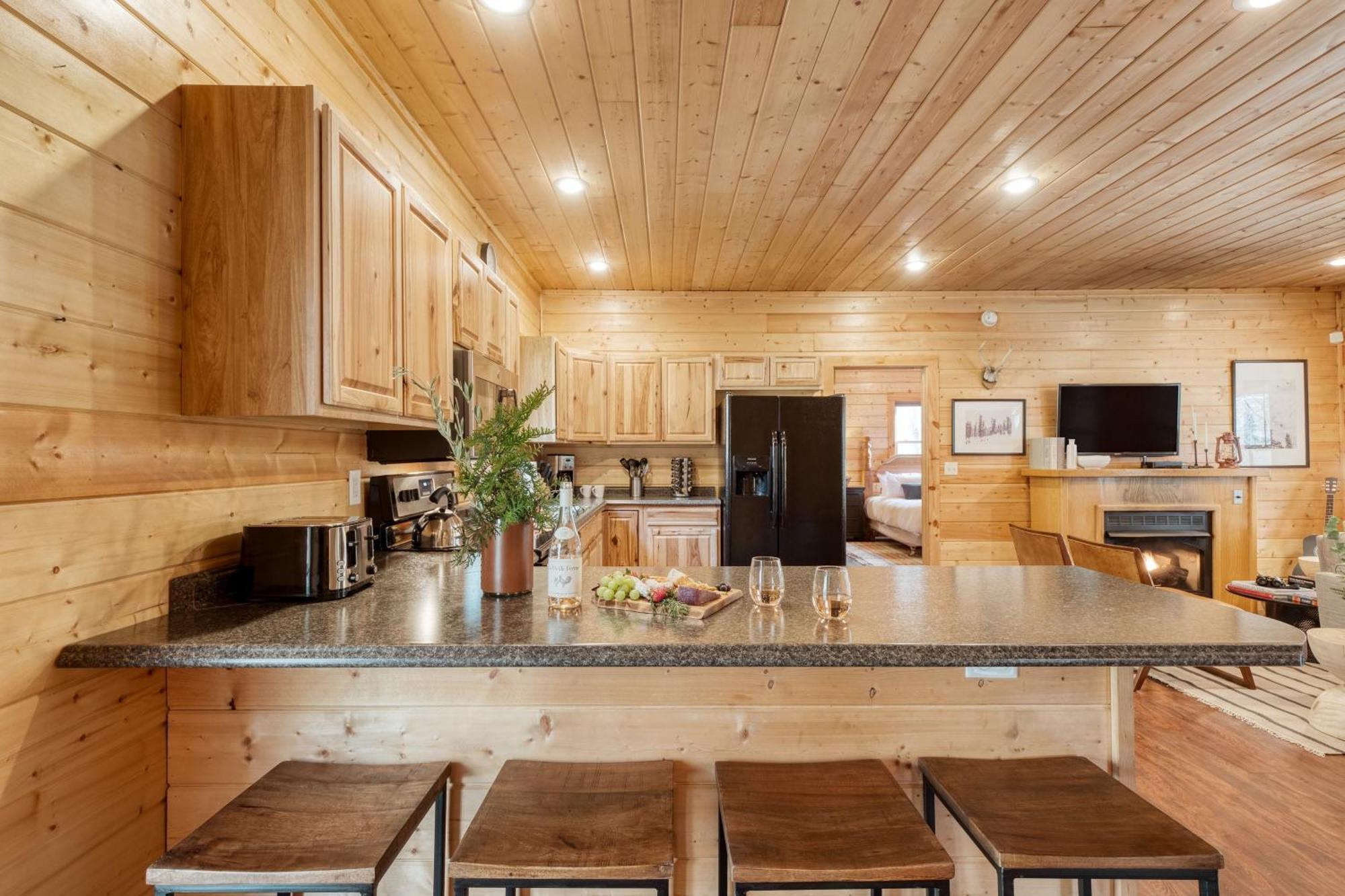 Ashberry By Avantstay Large Cabin Surrounded In Pine Tree W River Views Game *