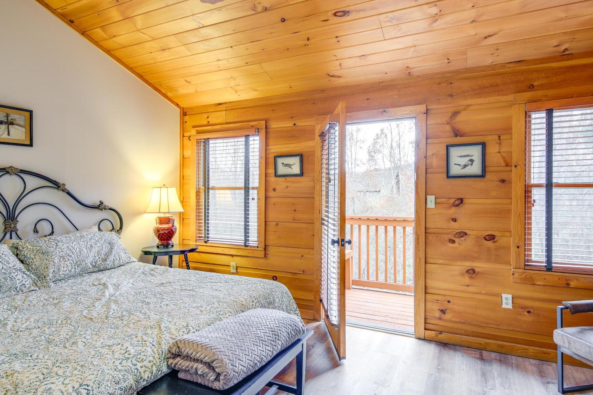 Pet-friendly Retreat With Hot Tub! Gatlinburg