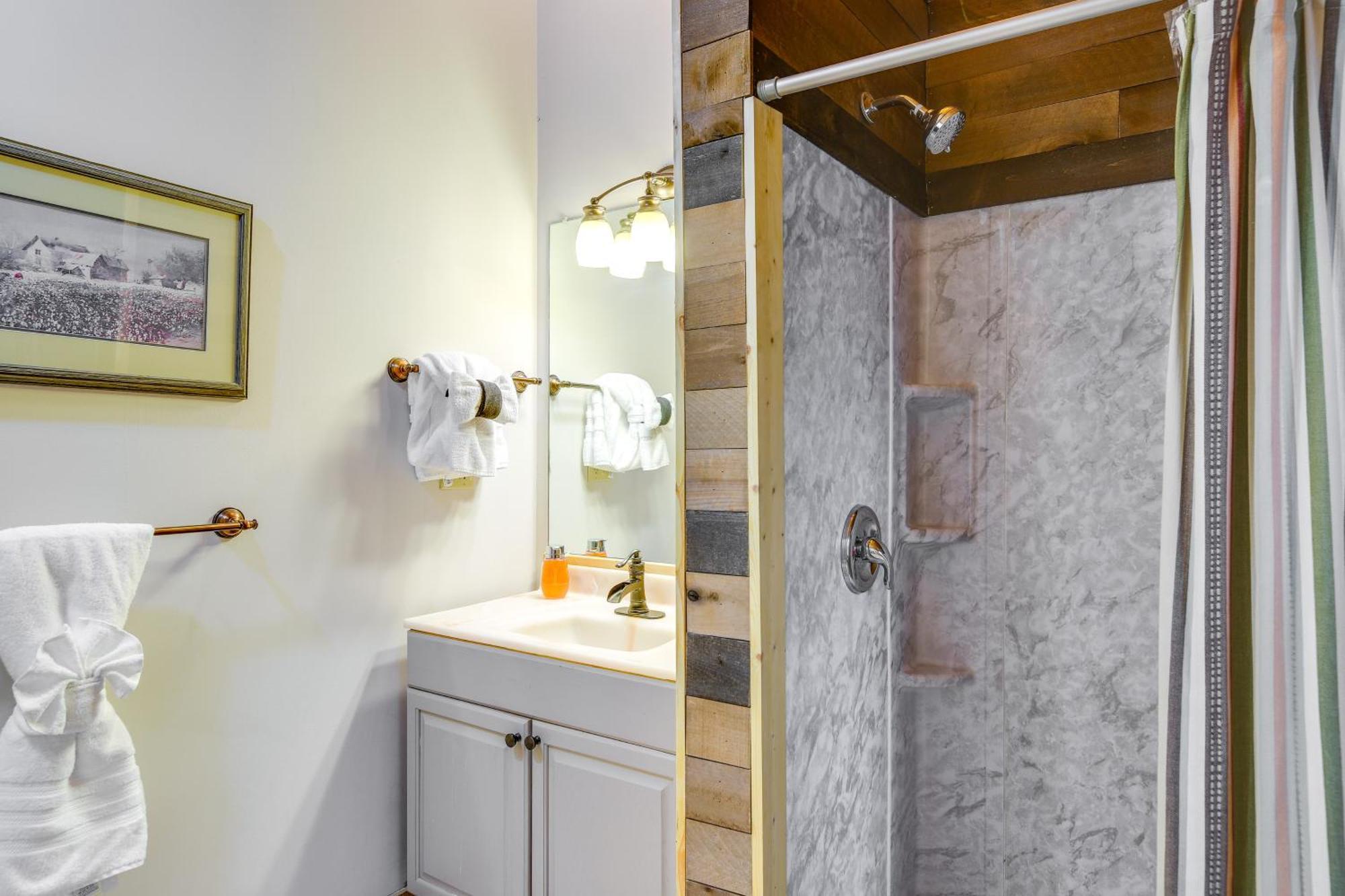 Holiday home Pet-friendly Retreat With Hot Tub! Gatlinburg