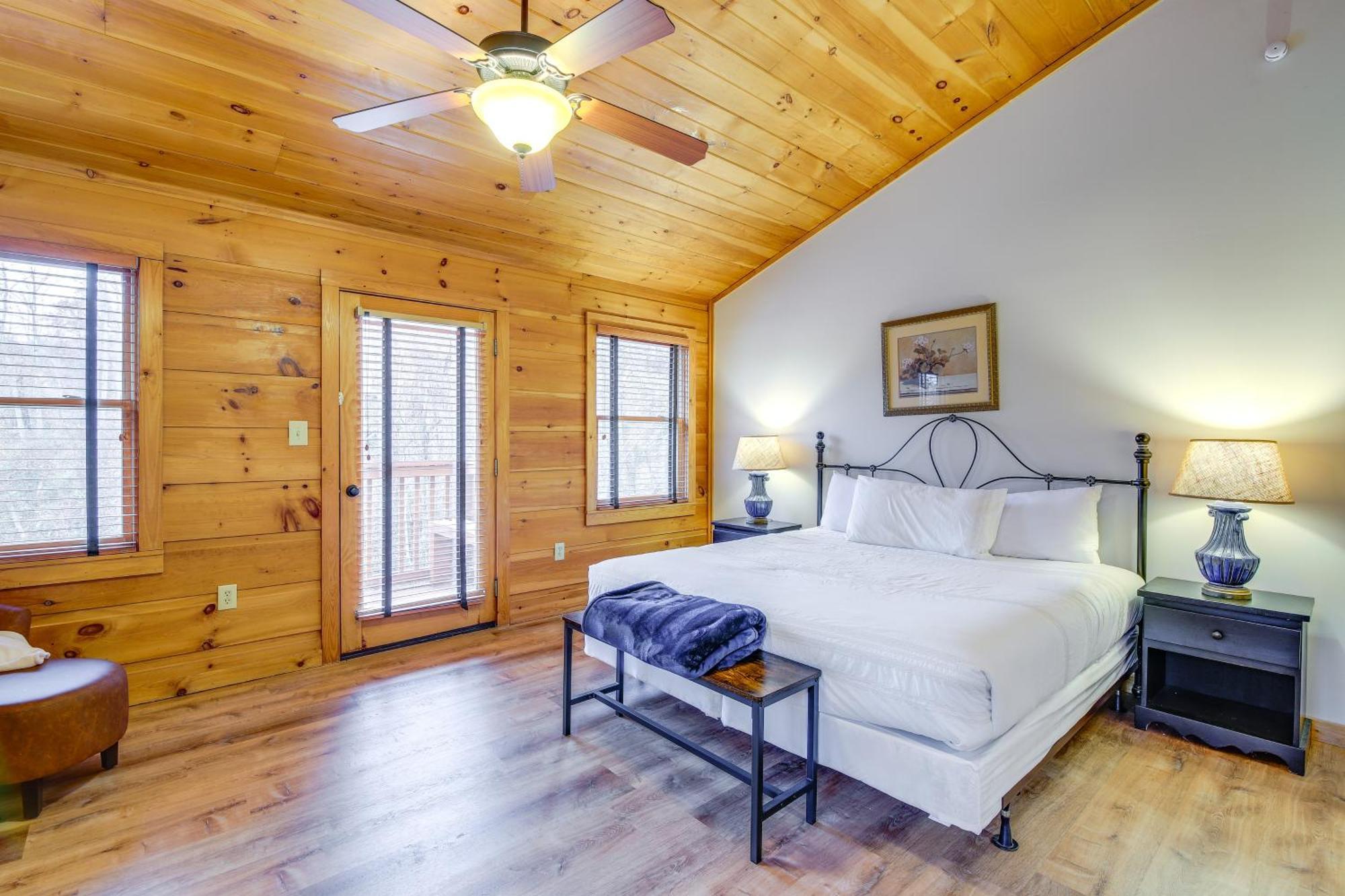 Holiday home Pet-friendly Retreat With Hot Tub! *