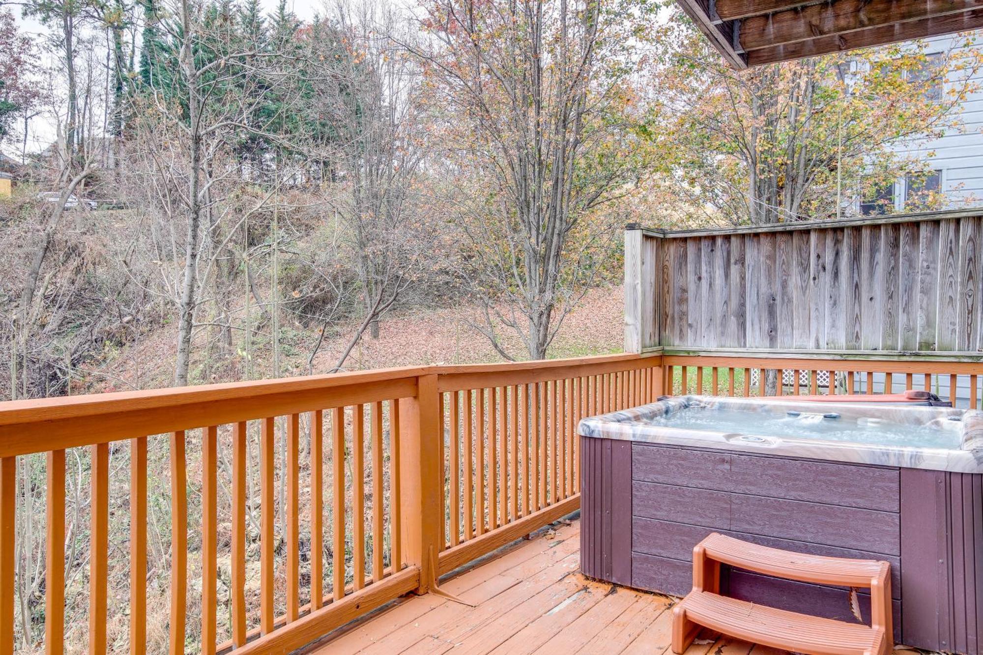 Pet-friendly Retreat With Hot Tub! *