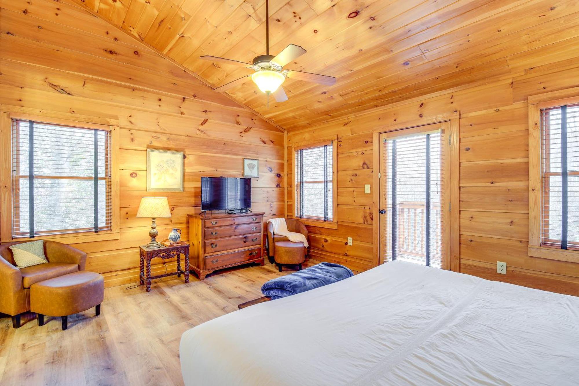 Pet-friendly Retreat With Hot Tub! Holiday home Gatlinburg