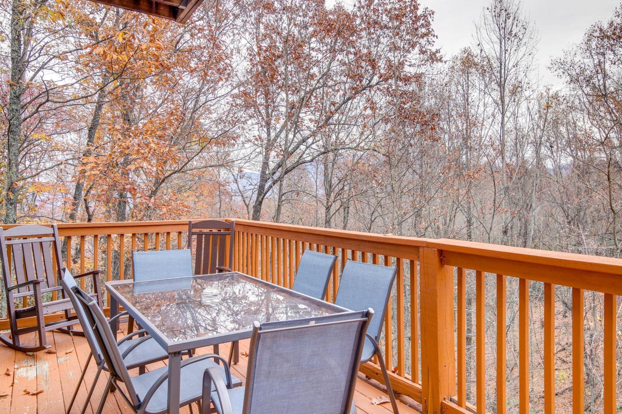 Holiday home Pet-friendly Retreat With Hot Tub!