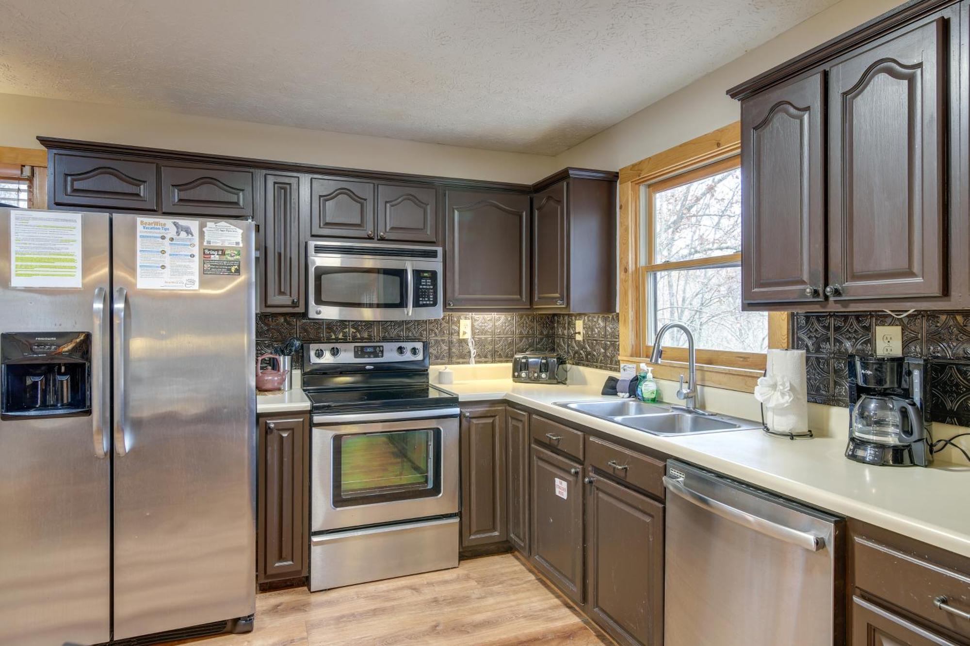 Pet-friendly Retreat With Hot Tub! * Gatlinburg
