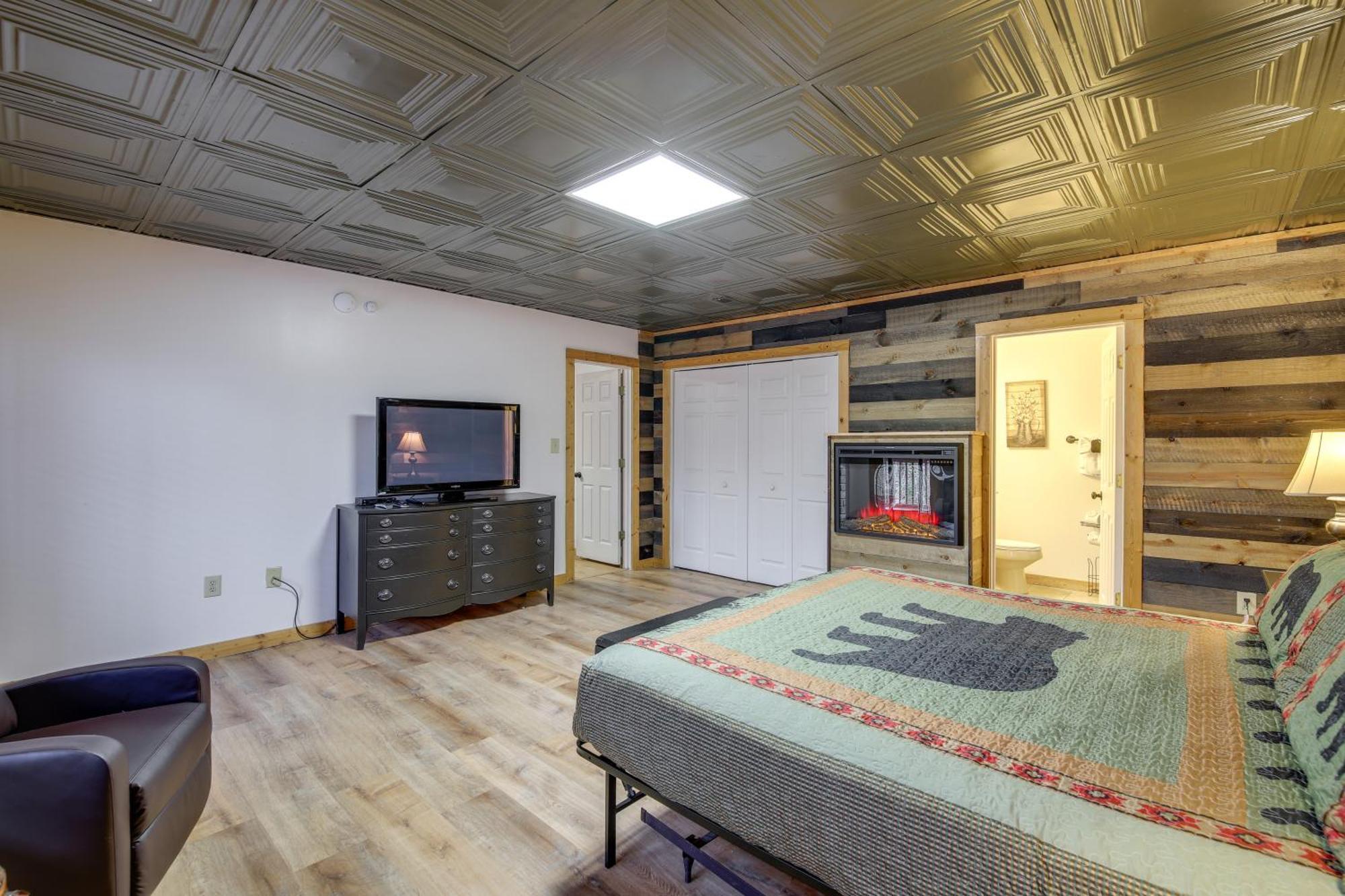 Pet-friendly Retreat With Hot Tub! Holiday home Gatlinburg