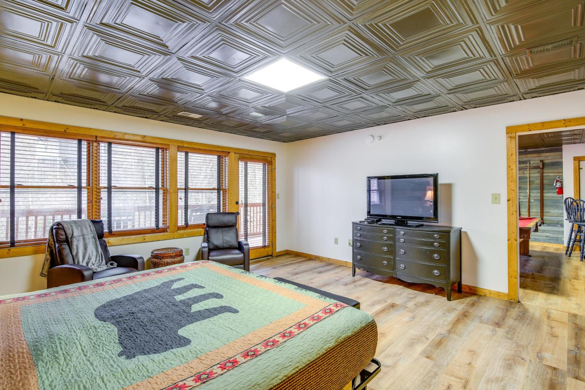 Holiday home Pet-friendly Retreat With Hot Tub! Gatlinburg