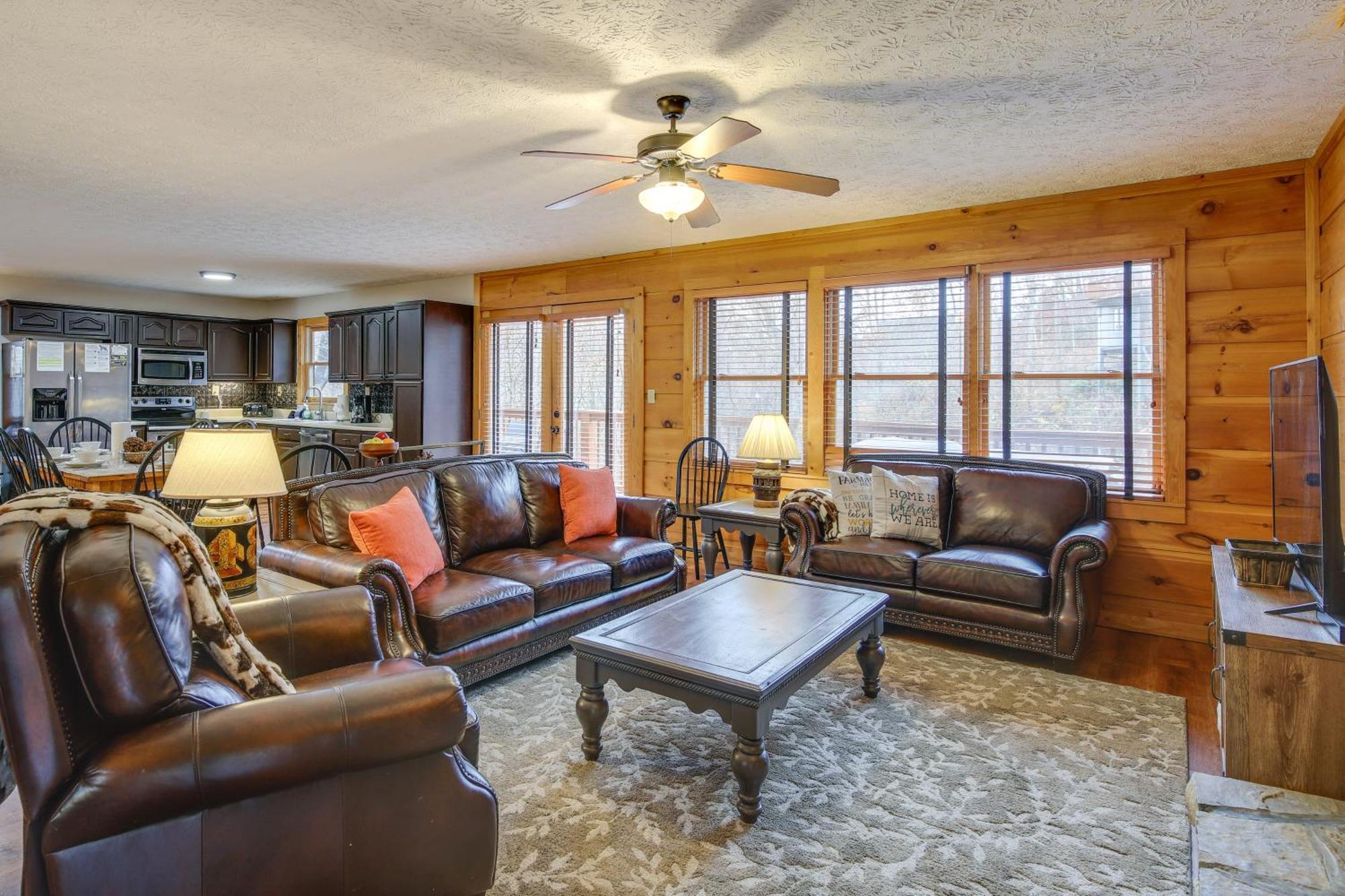 Holiday home Pet-friendly Retreat With Hot Tub! Gatlinburg