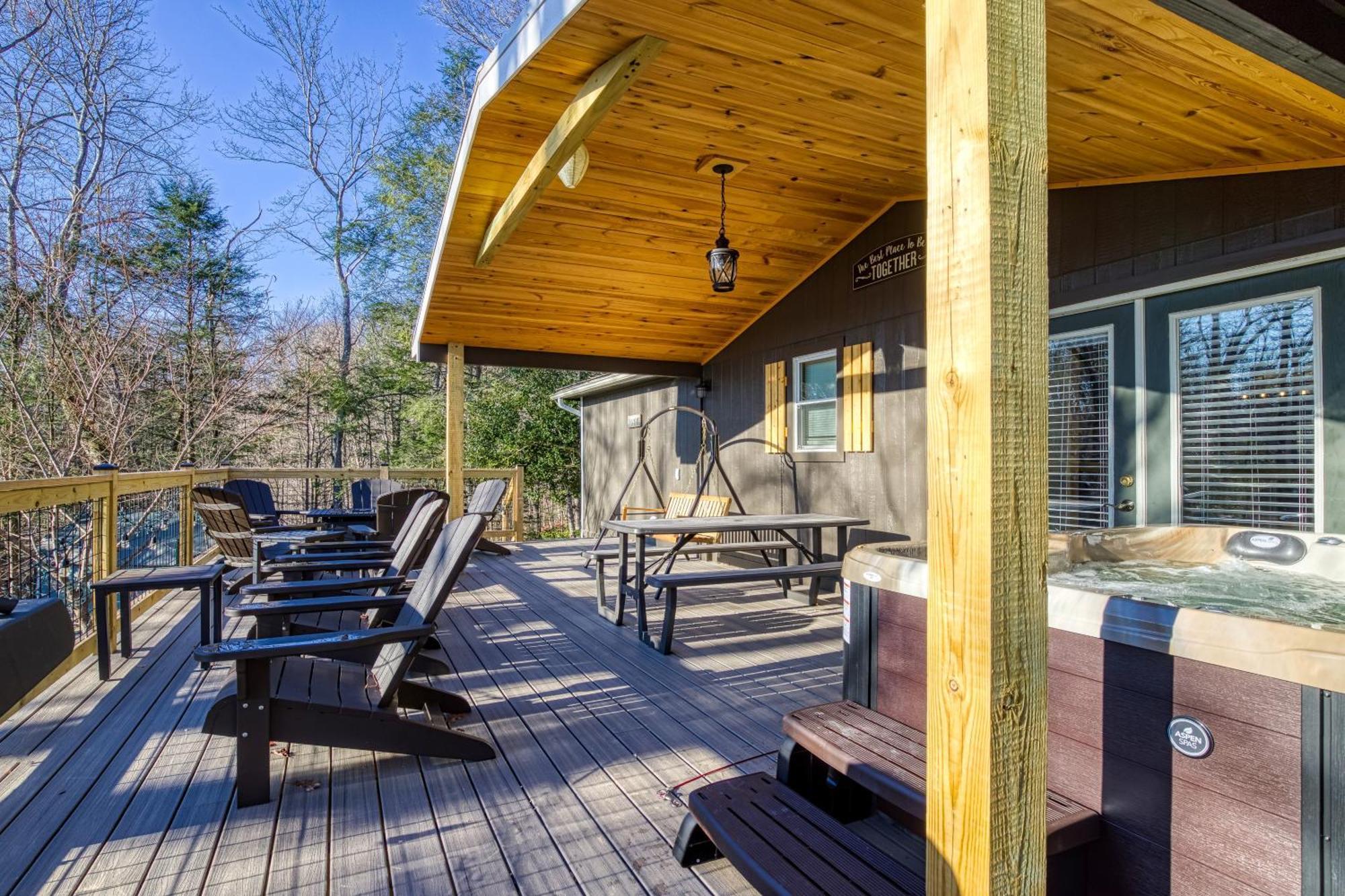 Whispering Winds, Hot Tub, Game Room, Wifi, 1089 Free Tickets Each Paid Day, Dollywood And