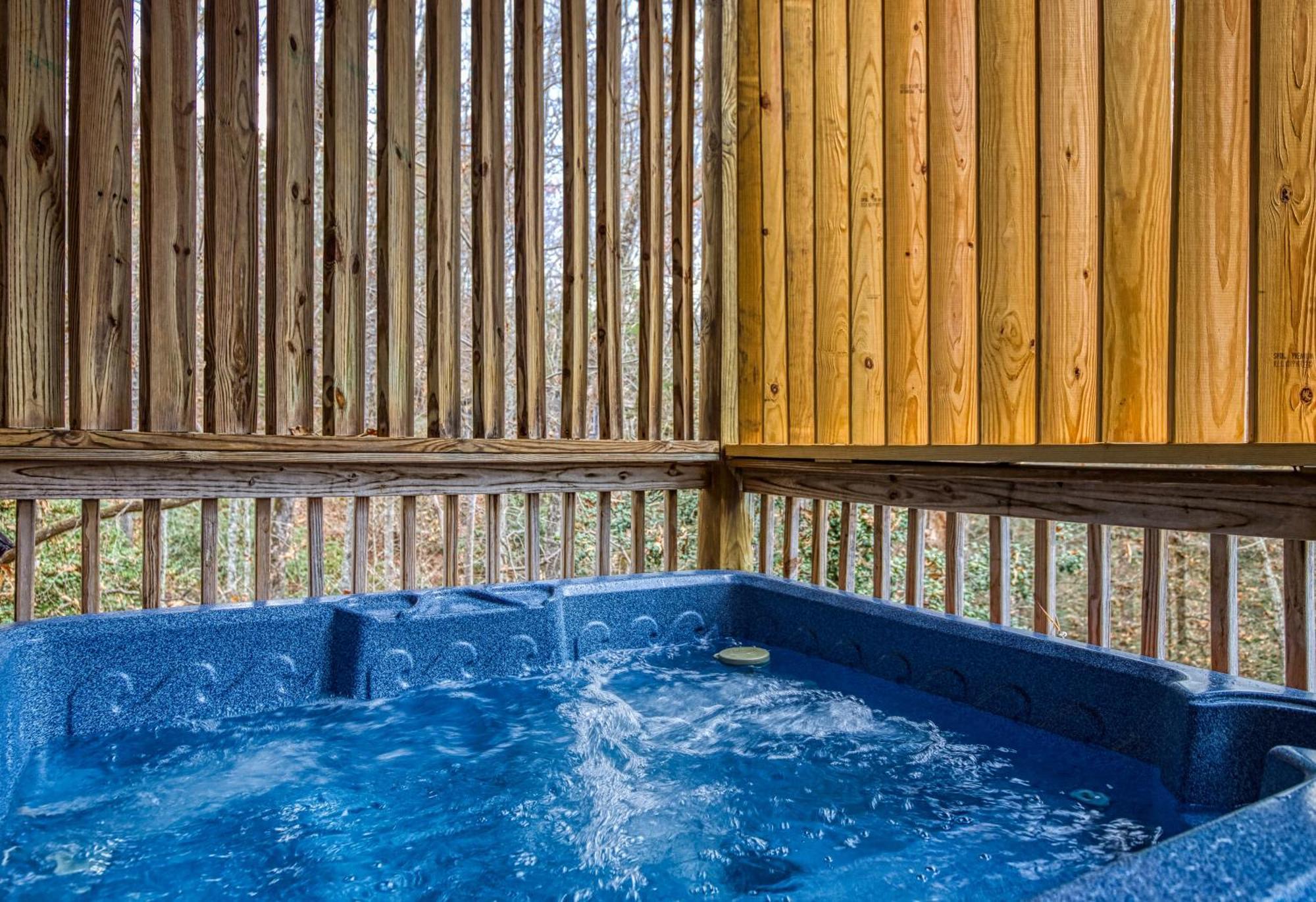 Holiday home Up & Away, Hot Tub, Game Room, Wifi, 1089 Free Tickets Each Paid Day, Dollywood And *