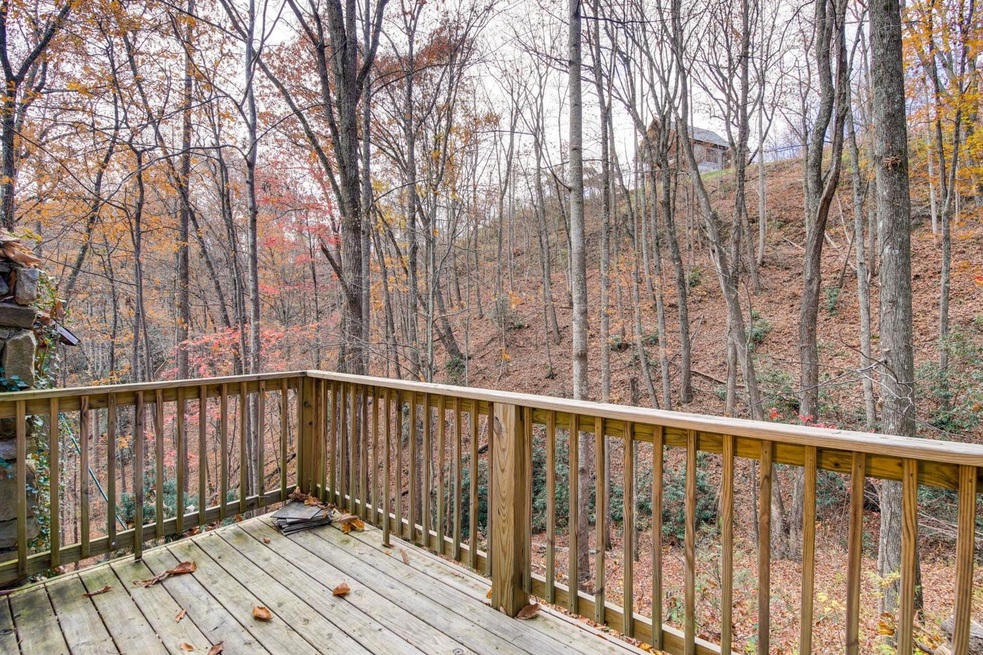 Updated Cobbly Nob With Hot Tub! Gatlinburg