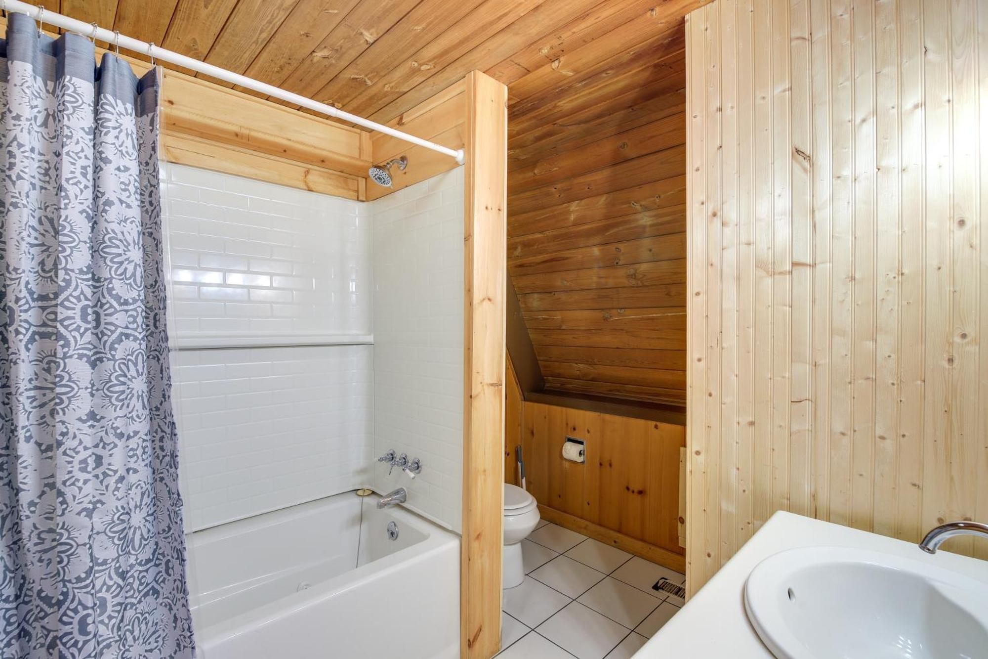 Holiday home A-frame With Hot Tub Near Parkway