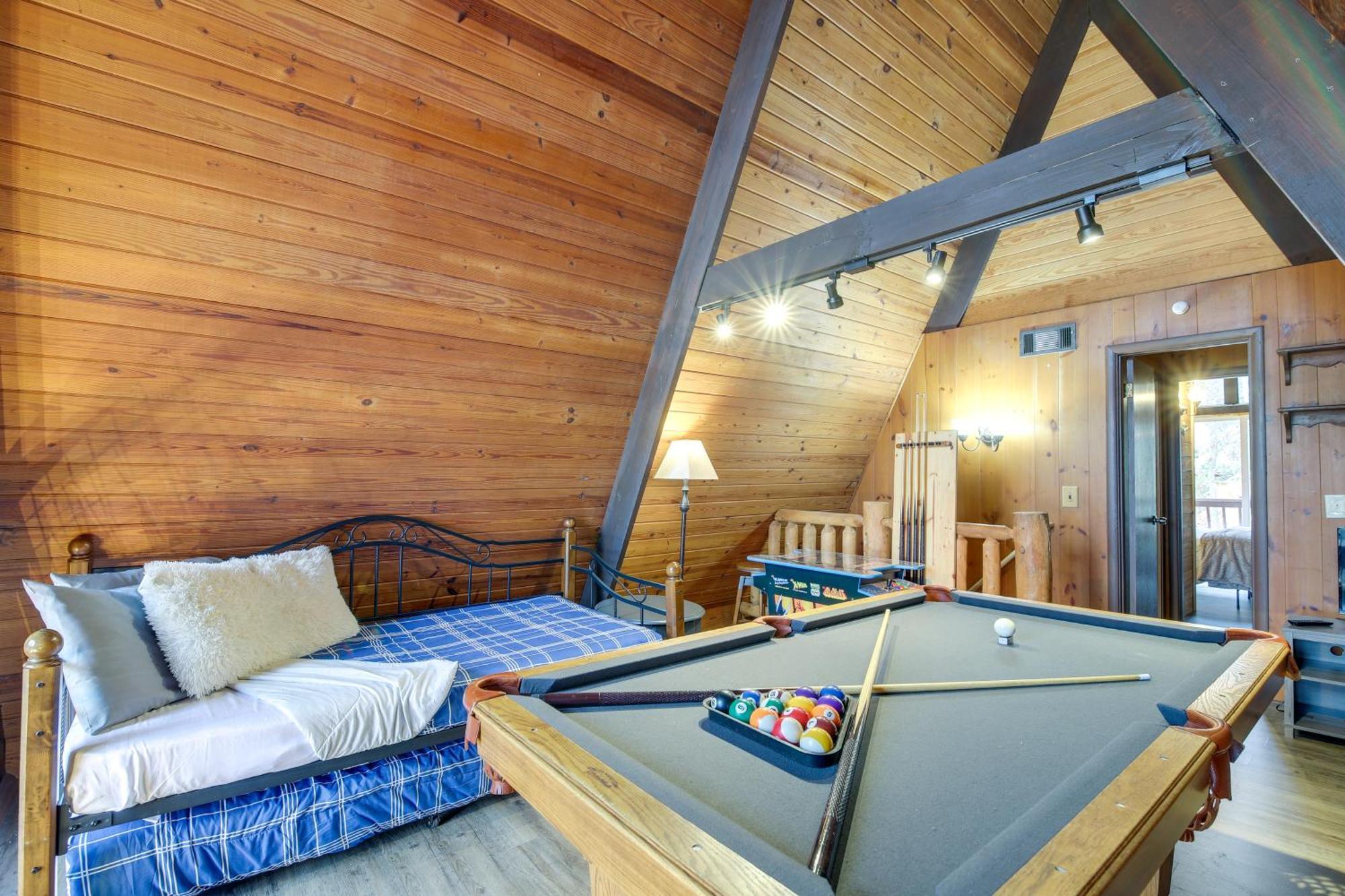Holiday home A-frame With Hot Tub Near Parkway *
