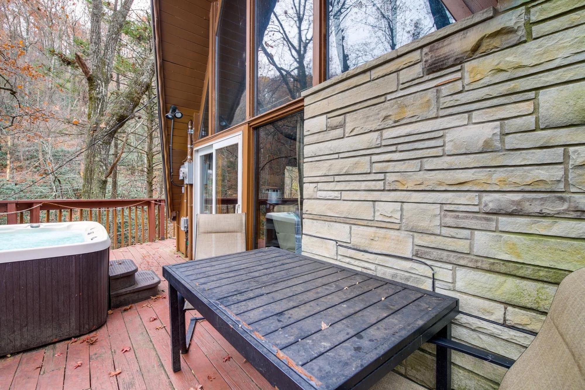 A-frame With Hot Tub Near Parkway * Gatlinburg