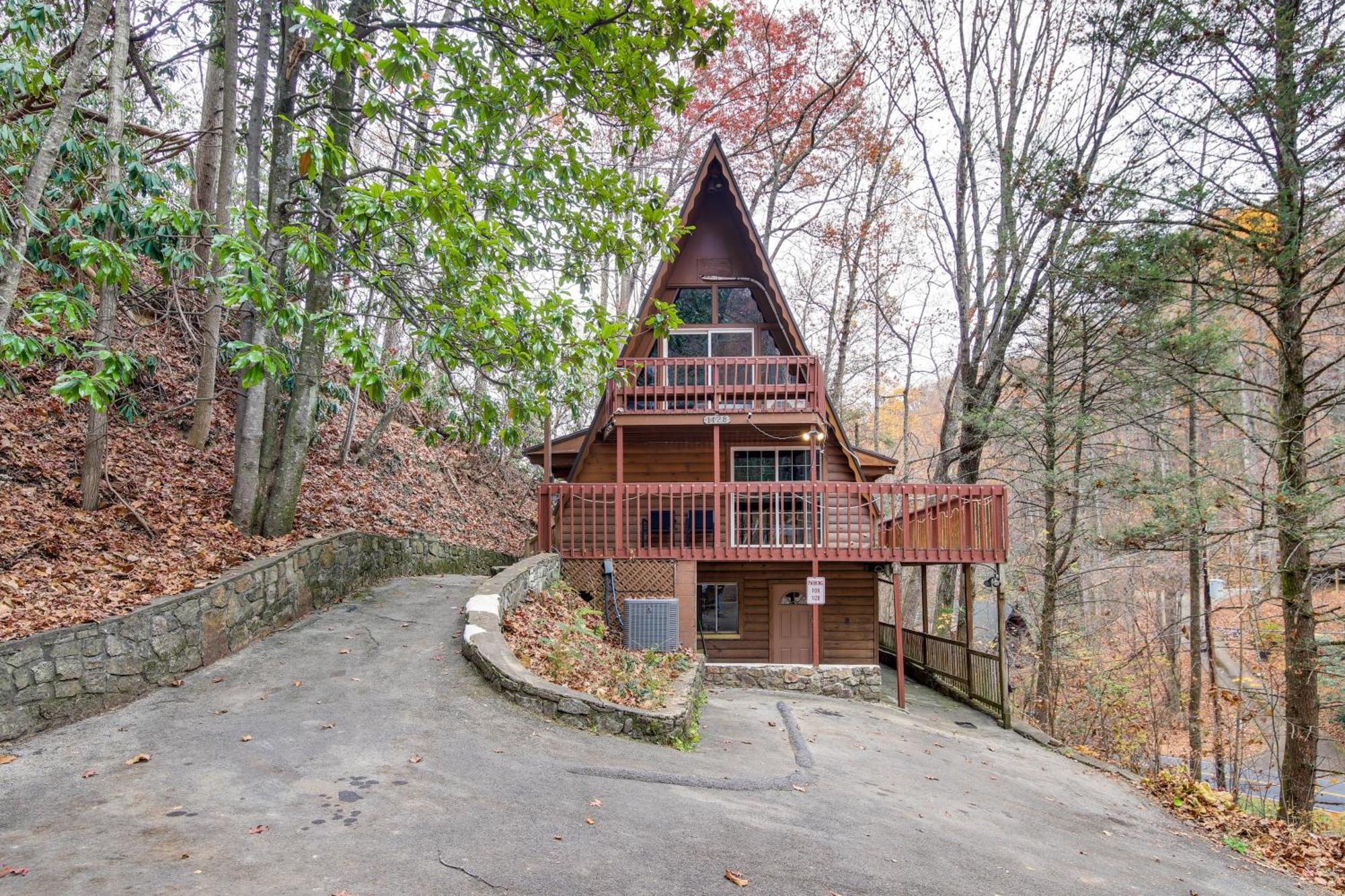 A-frame With Hot Tub Near Parkway Holiday home *