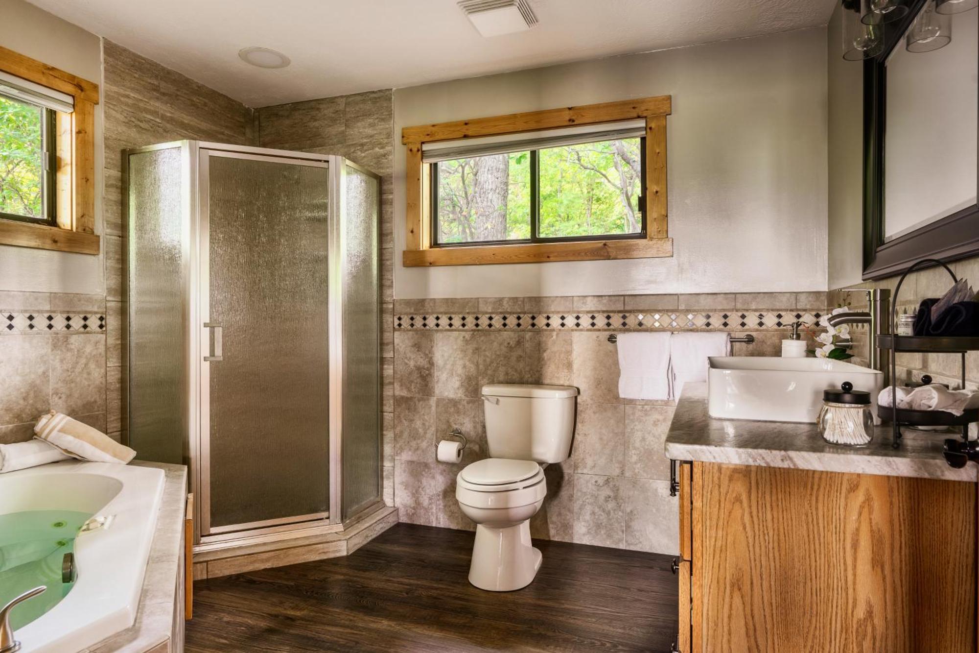Woodhaven - Private - 3 - Gorgeous Views - 3 Pools - Gamerm - Hottub - Lots Of Bears Chalet *