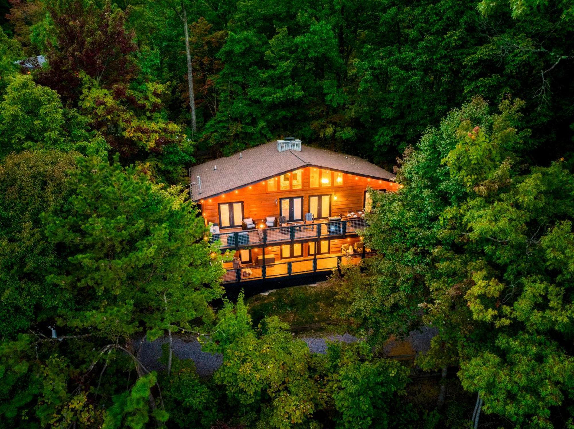Woodhaven - Private - 3 - Gorgeous Views - 3 Pools - Gamerm - Hottub - Lots Of Bears *