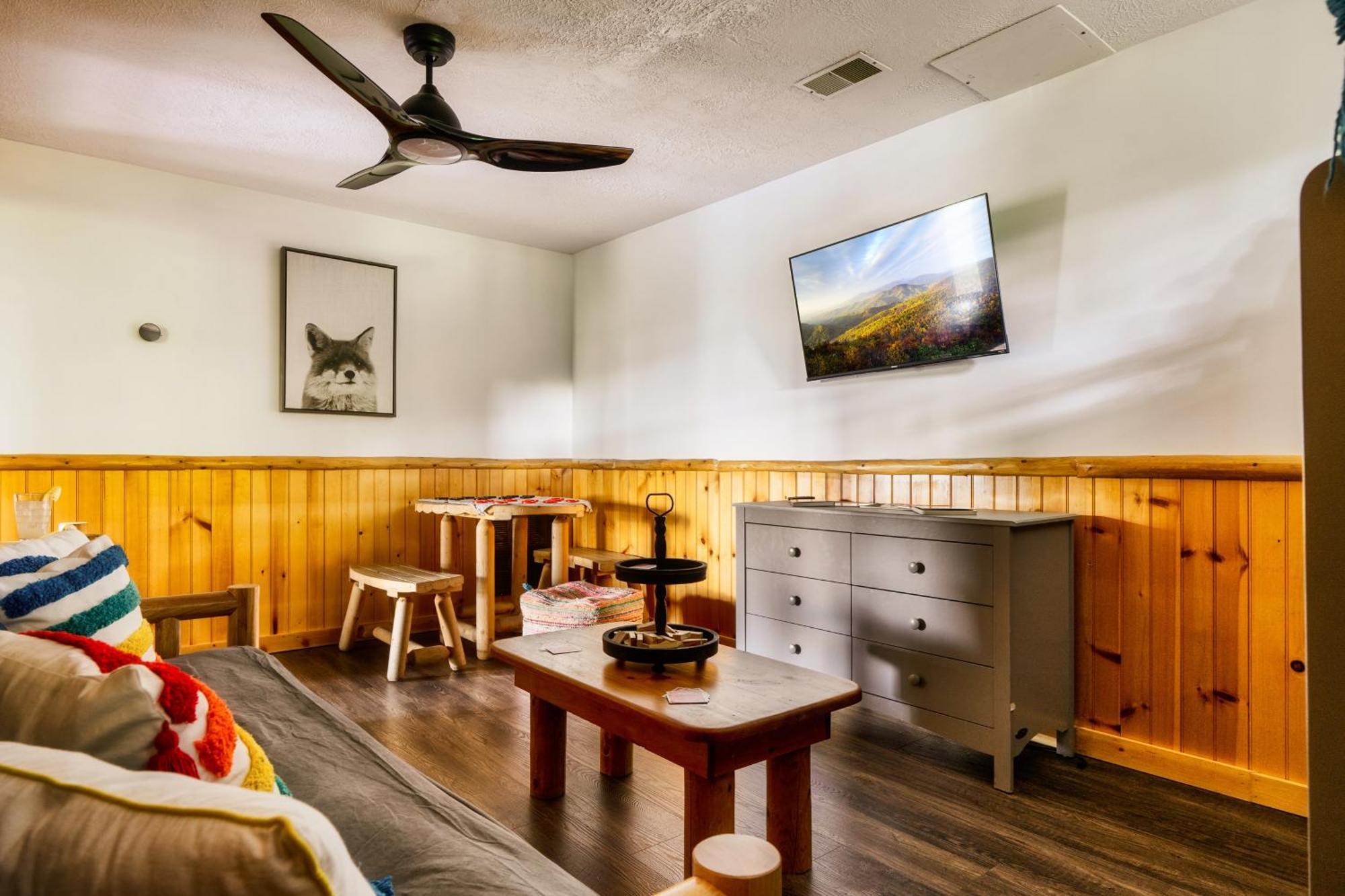 Woodhaven - Private - 3 - Gorgeous Views - 3 Pools - Gamerm - Hottub - Lots Of Bears * Gatlinburg