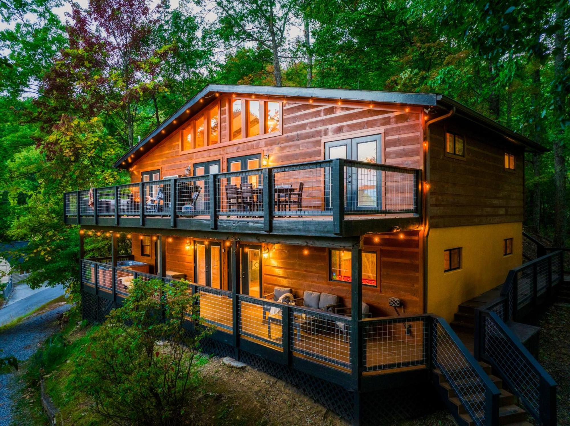 Woodhaven - Private - 3 - Gorgeous Views - 3 Pools - Gamerm - Hottub - Lots Of Bears Chalet