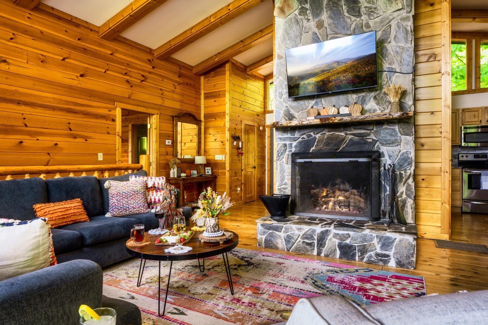 Woodhaven - Private - 3 - Gorgeous Views - 3 Pools - Gamerm - Hottub - Lots Of Bears Chalet *