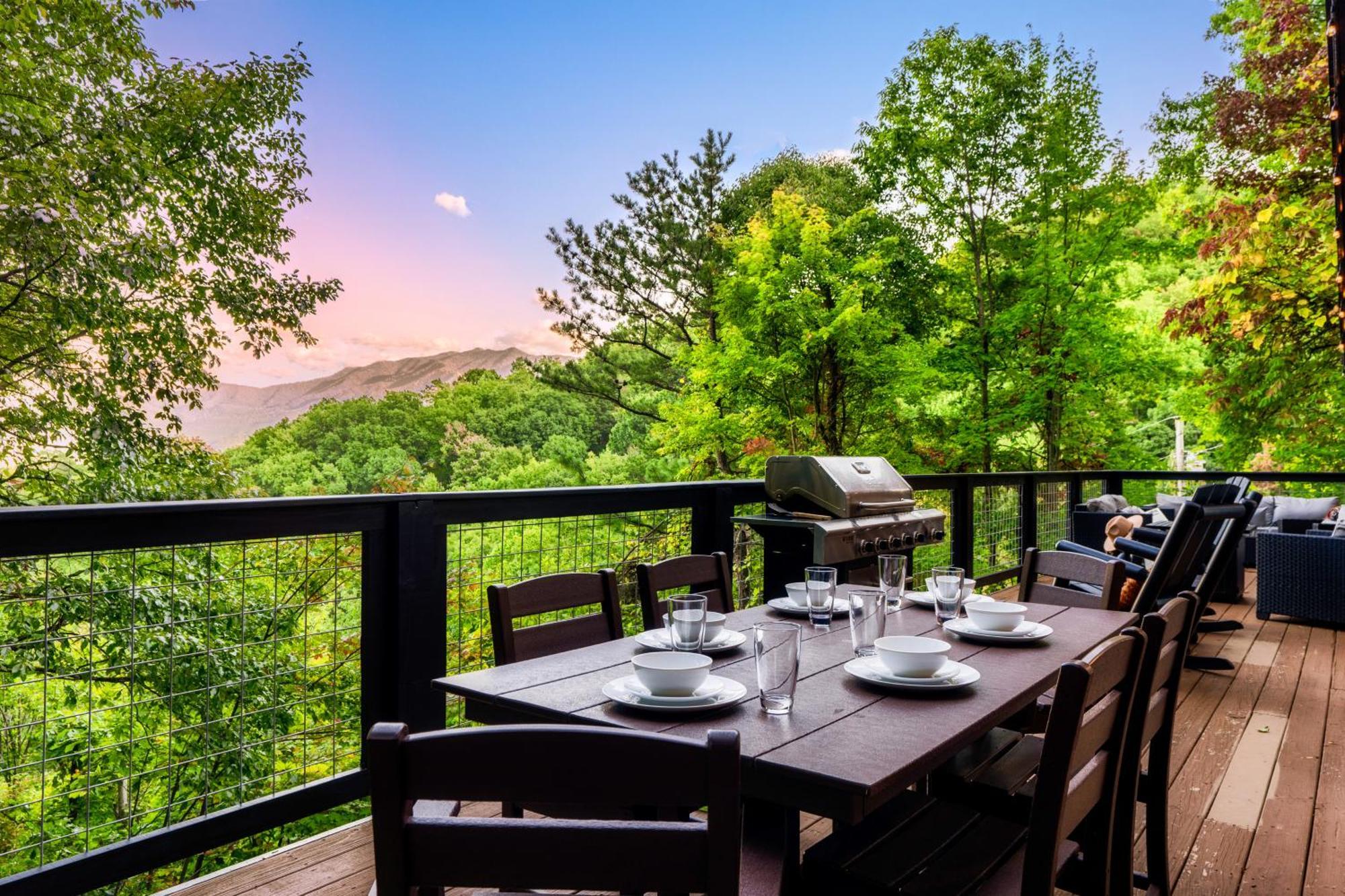 Woodhaven - Private - 3 - Gorgeous Views - 3 Pools - Gamerm - Hottub - Lots Of Bears * Gatlinburg