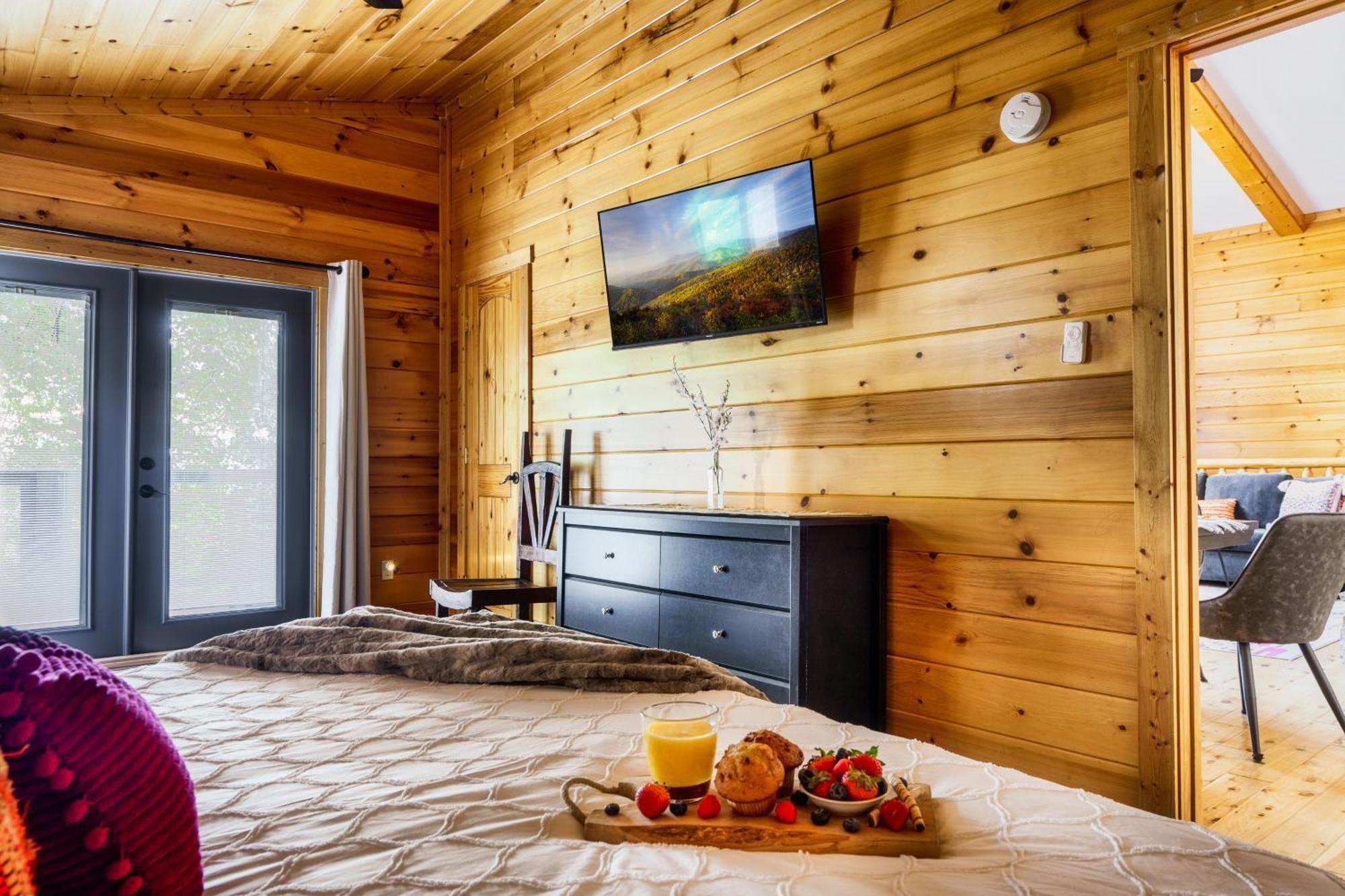 Woodhaven - Private - 3 - Gorgeous Views - 3 Pools - Gamerm - Hottub - Lots Of Bears *
