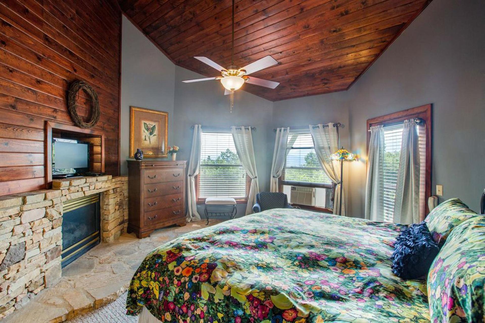 Chalet Beautiful Mountain Views And Privacy. Minutes To Downtown And National Park