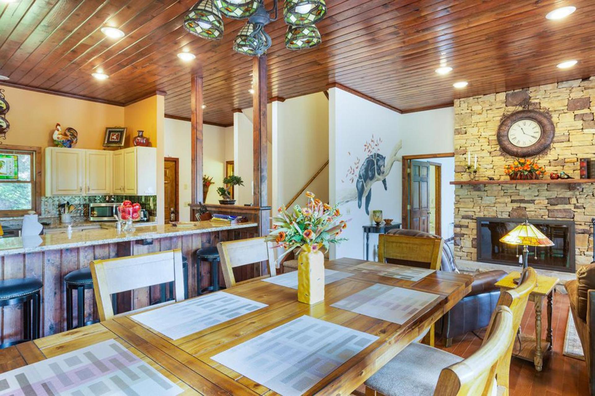 Beautiful Mountain Views And Privacy. Minutes To Downtown And National Park Chalet Gatlinburg
