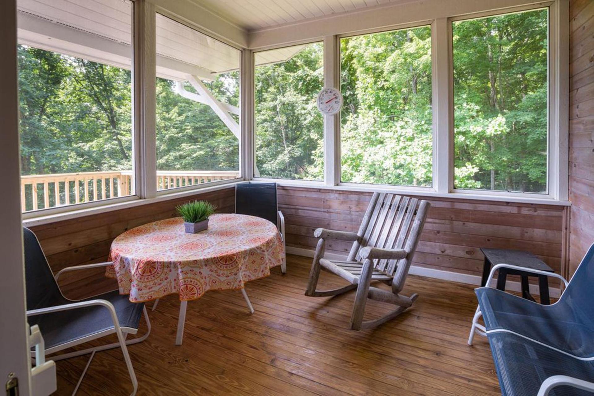 Beautiful Mountain Views And Privacy. Minutes To Downtown And National Park Gatlinburg