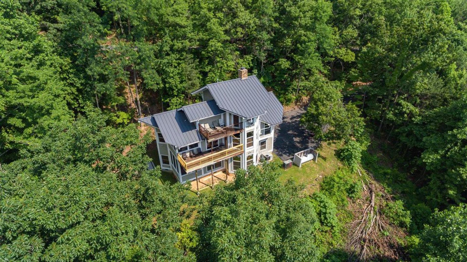 Beautiful Mountain Views And Privacy. Minutes To Downtown And National Park Chalet *