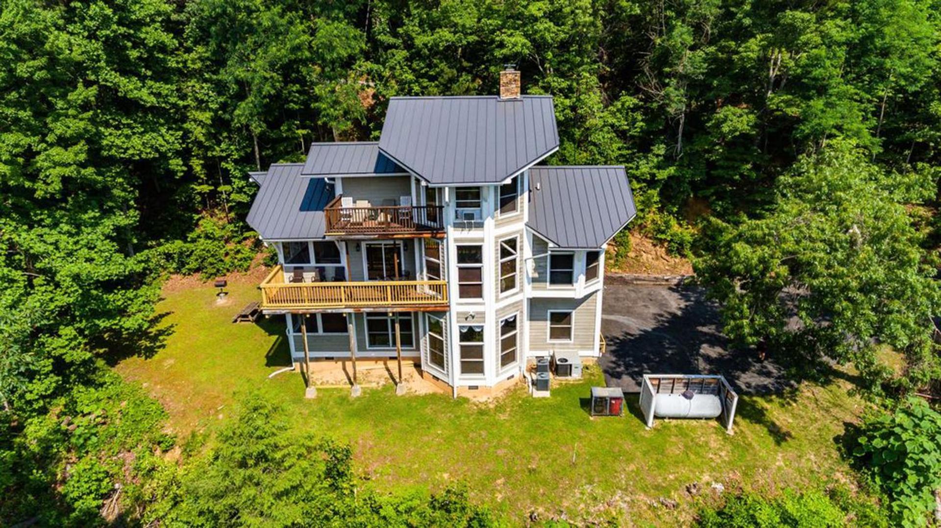 Chalet Beautiful Mountain Views And Privacy. Minutes To Downtown And National Park *