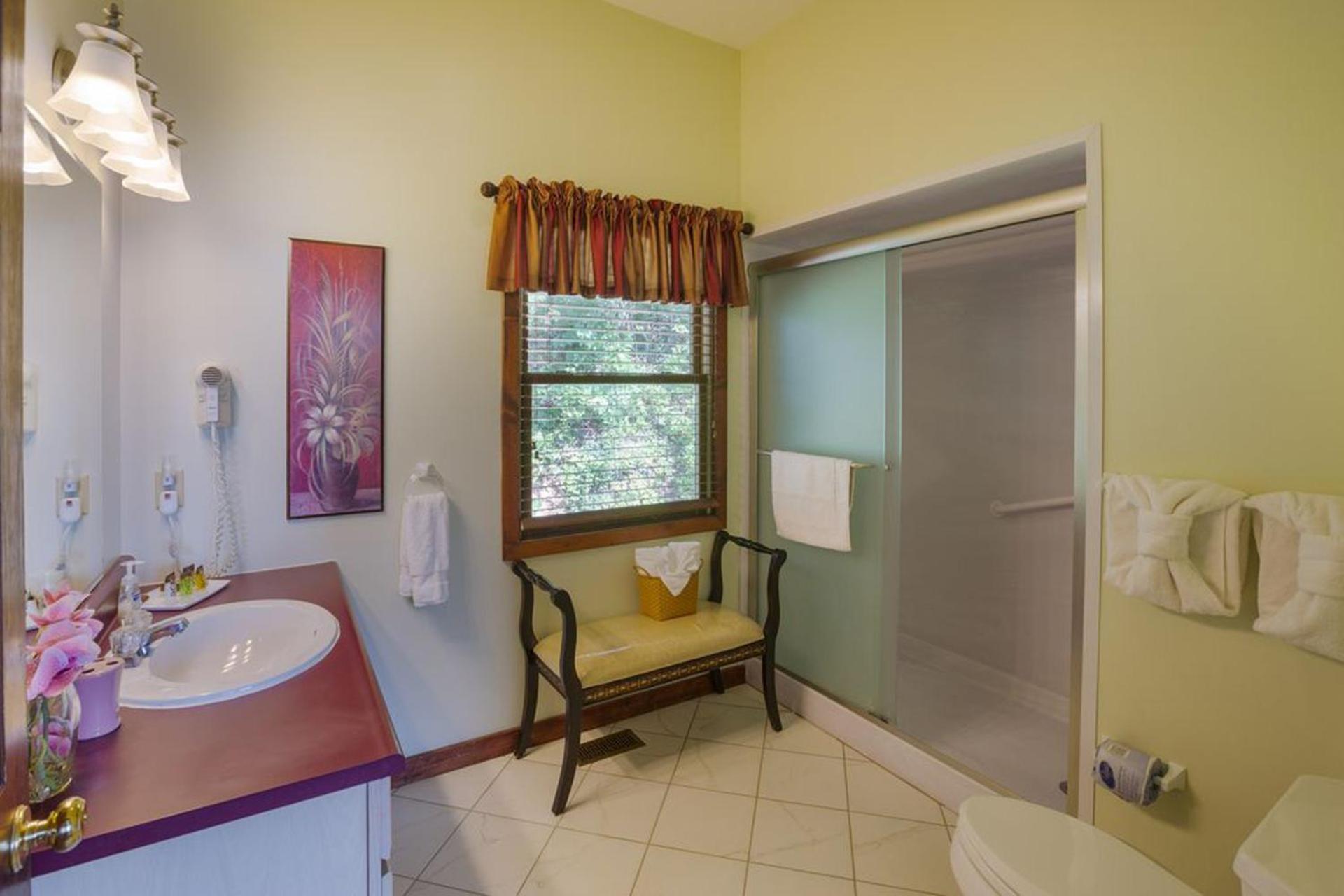 Beautiful Mountain Views And Privacy. Minutes To Downtown And National Park