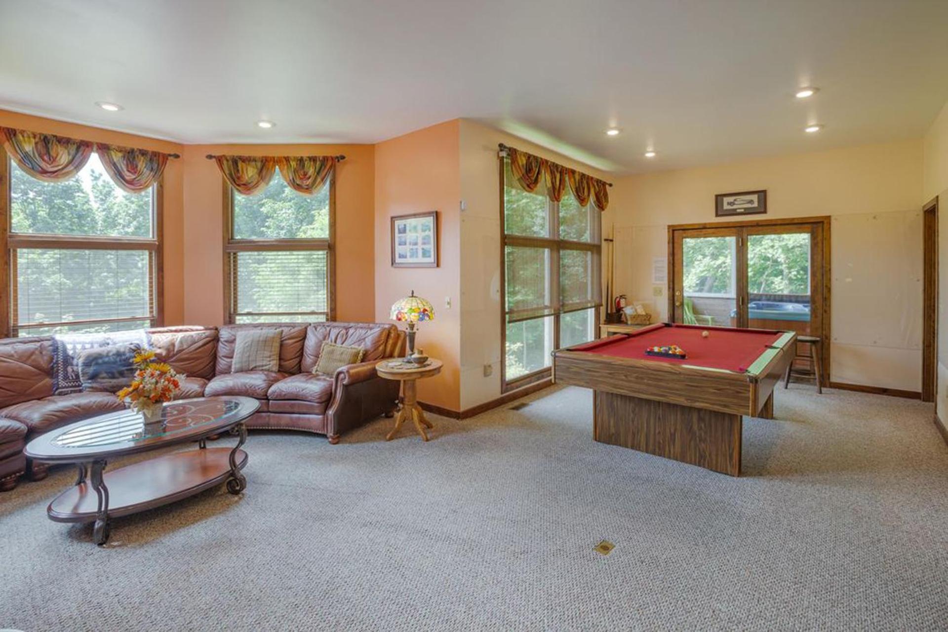 Beautiful Mountain Views And Privacy. Minutes To Downtown And National Park Chalet *