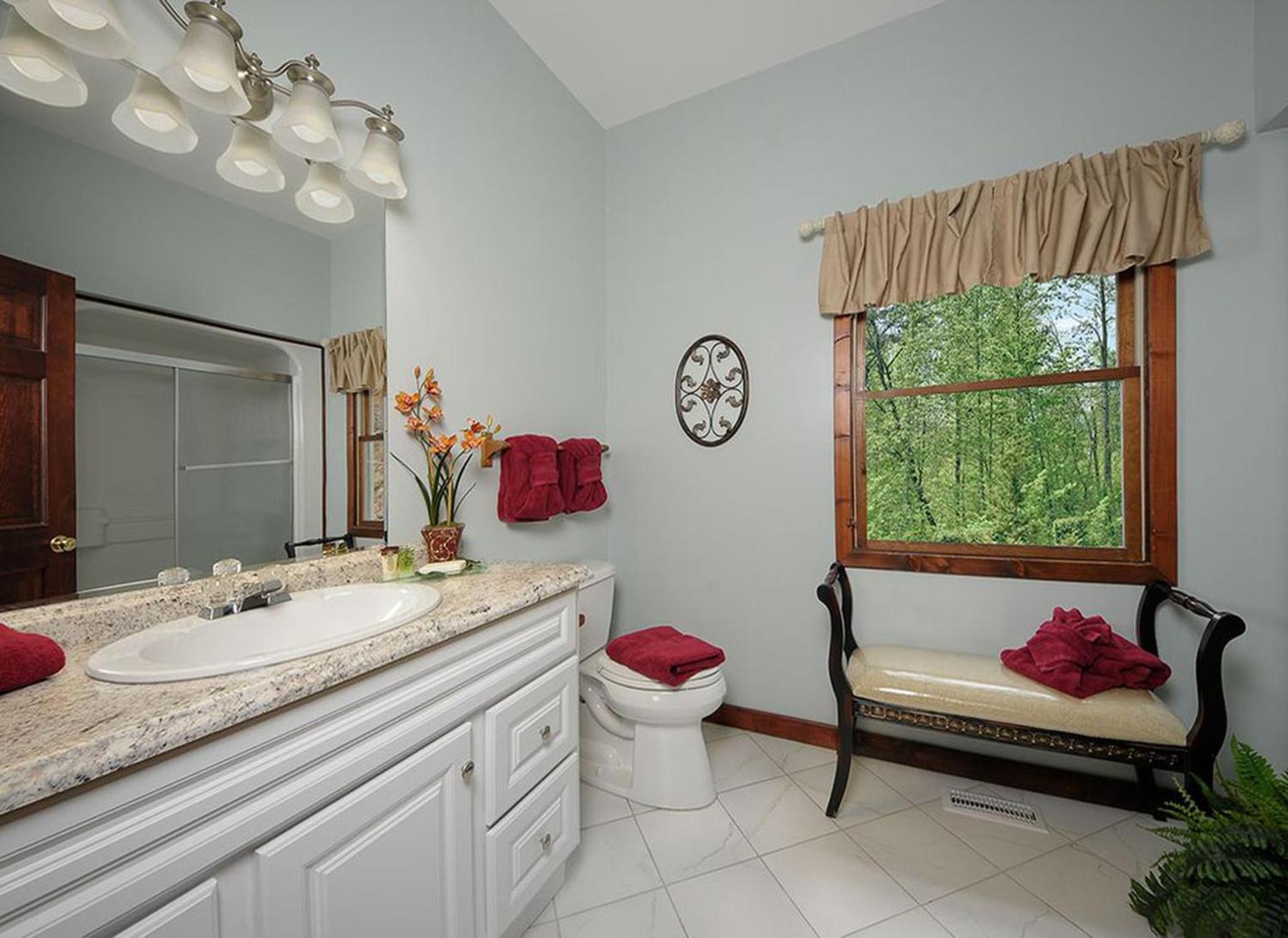 Beautiful Mountain Views And Privacy. Minutes To Downtown And National Park Chalet