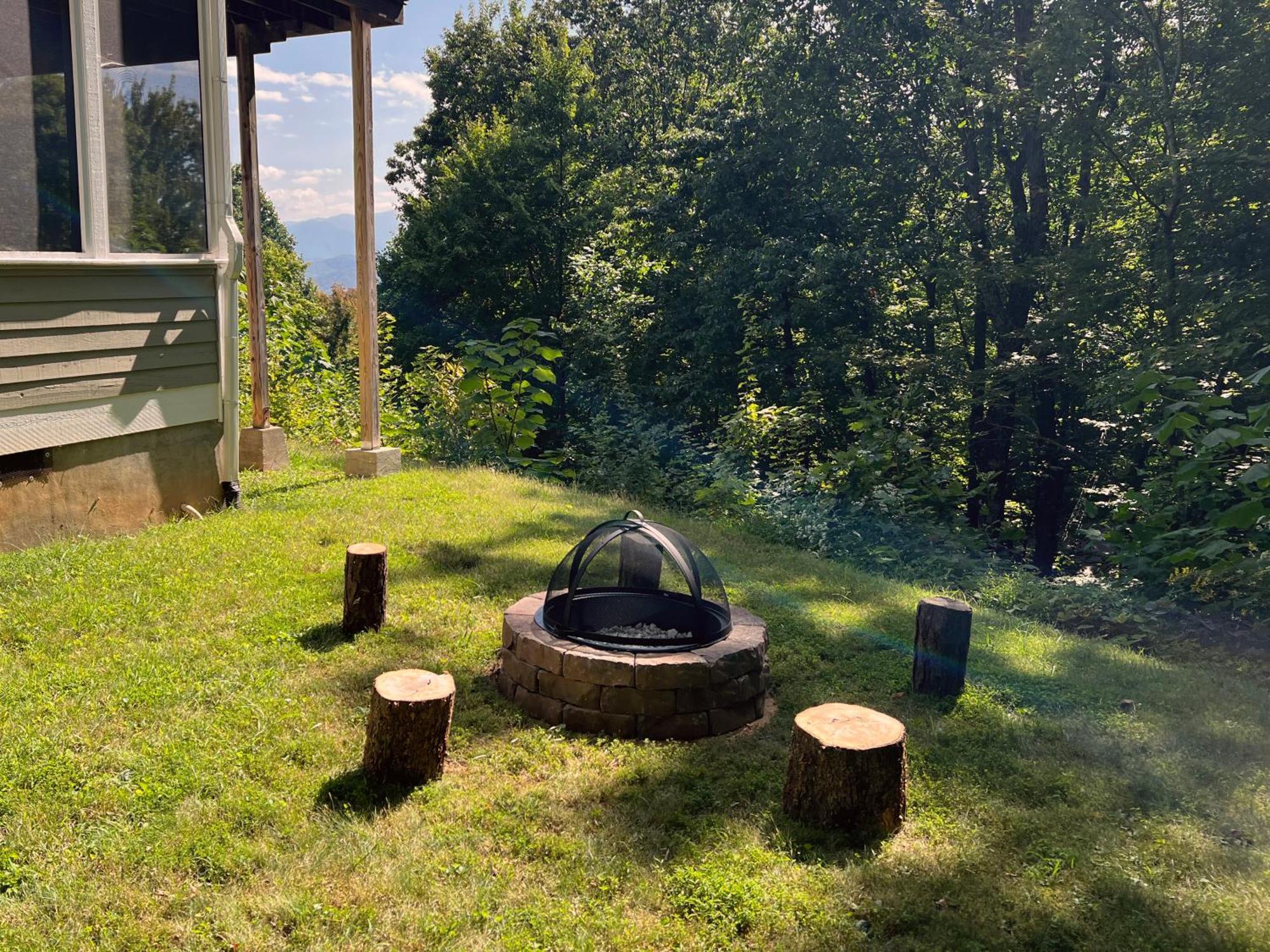 Chalet Beautiful Mountain Views And Privacy. Minutes To Downtown And National Park Gatlinburg