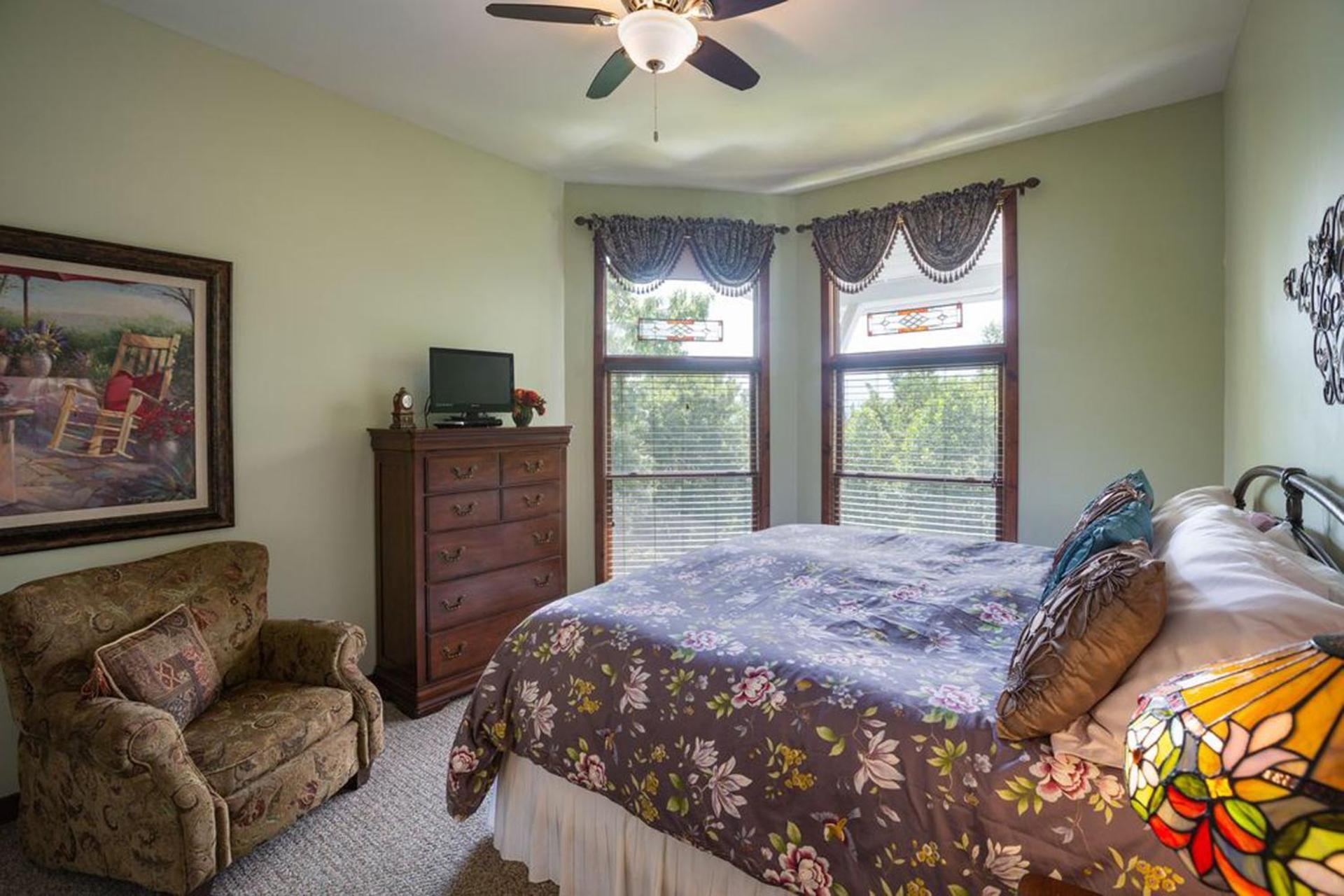 Beautiful Mountain Views And Privacy. Minutes To Downtown And National Park * Gatlinburg
