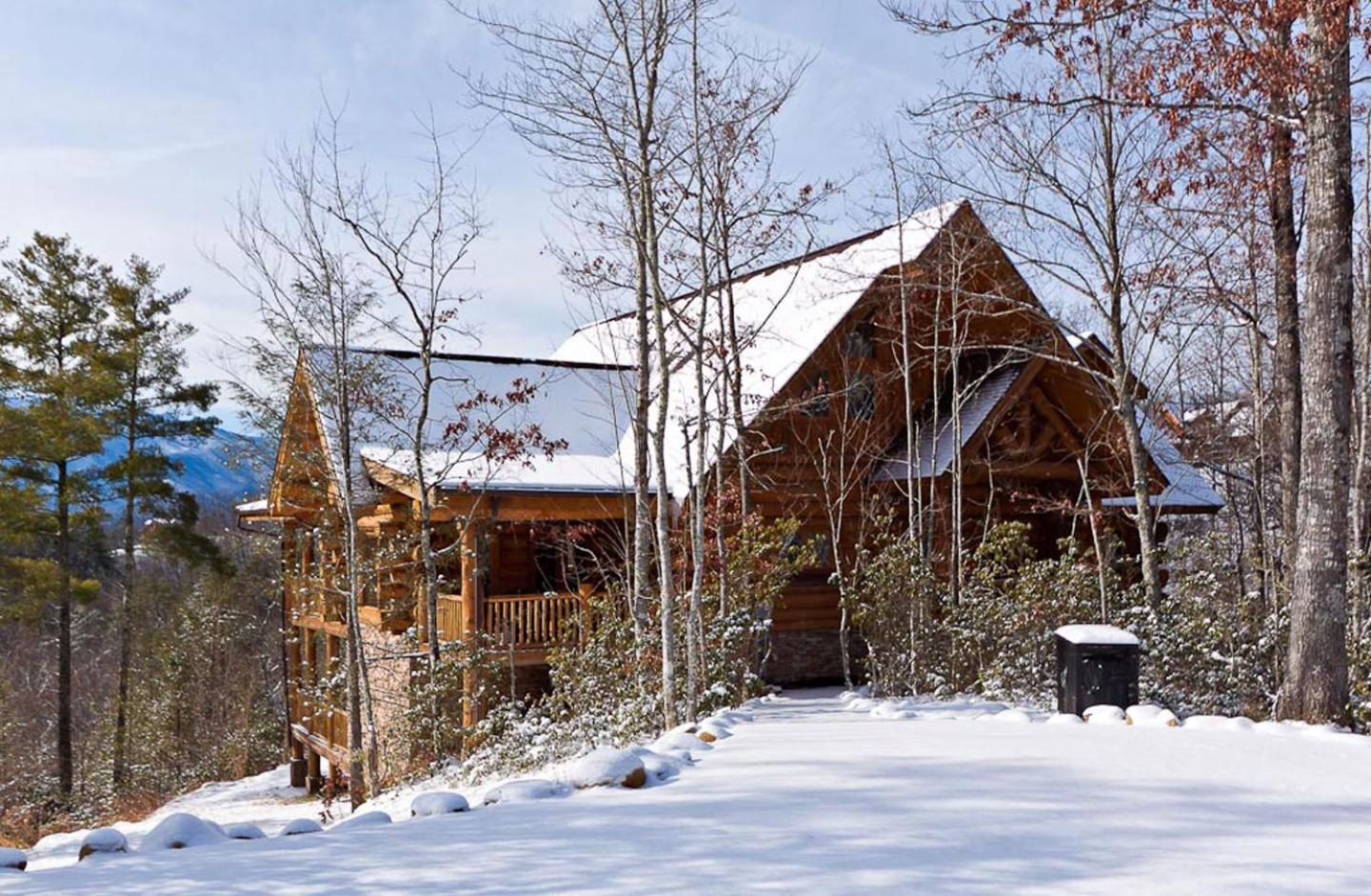 Big Bear Ridge Lodge: Mountain View Log Retreat Gatlinburg
