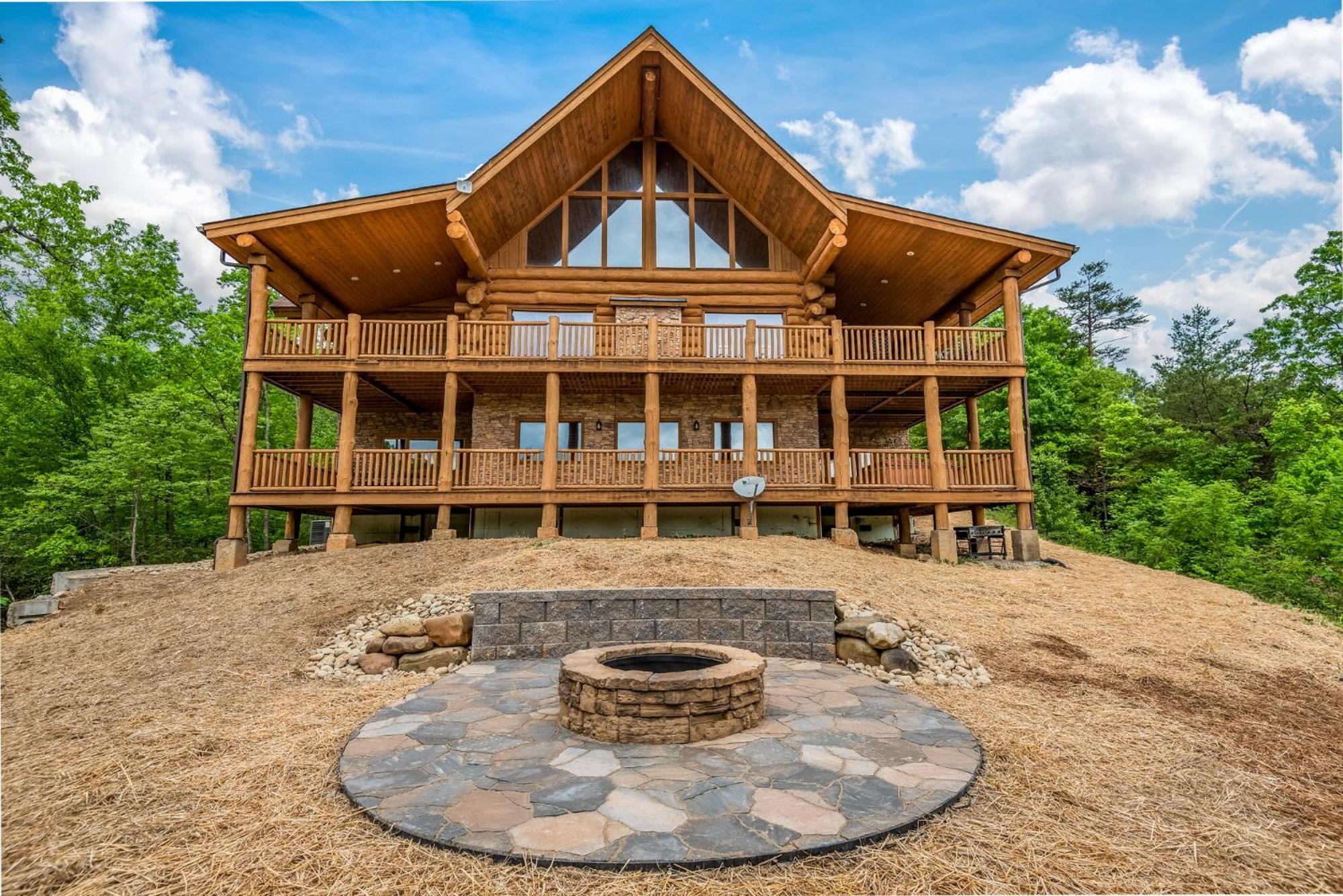 Big Bear Ridge Lodge: Mountain View Log Retreat