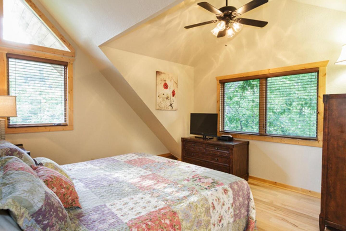 Big Bear Ridge Lodge: Mountain View Log Retreat Holiday home Gatlinburg