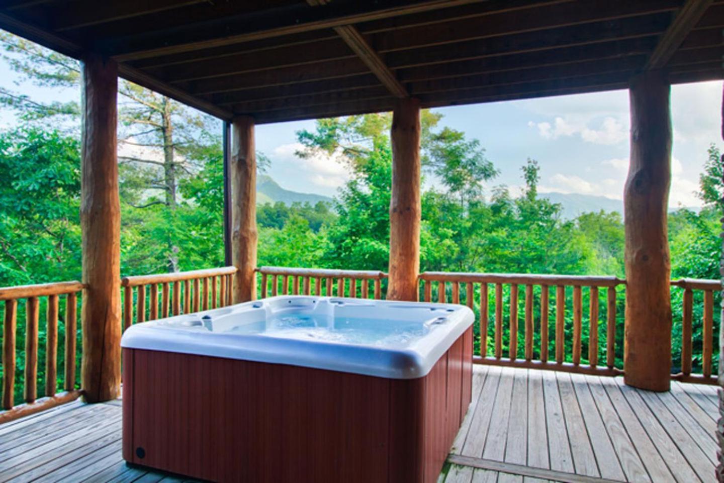 Big Bear Ridge Lodge: Mountain View Log Retreat Holiday home Gatlinburg