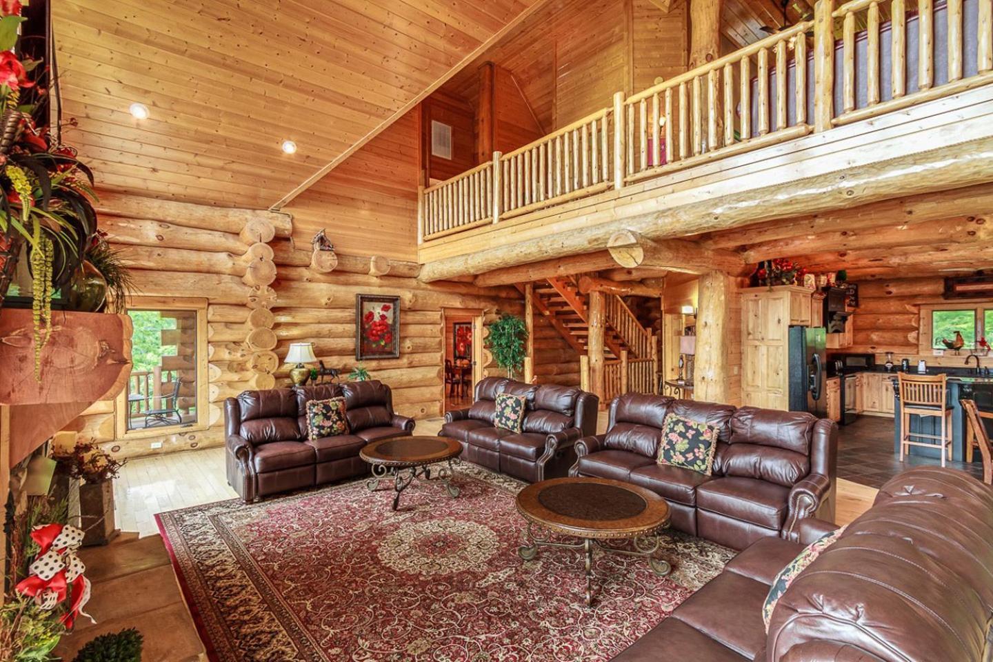 Big Bear Ridge Lodge: Mountain View Log Retreat * Gatlinburg