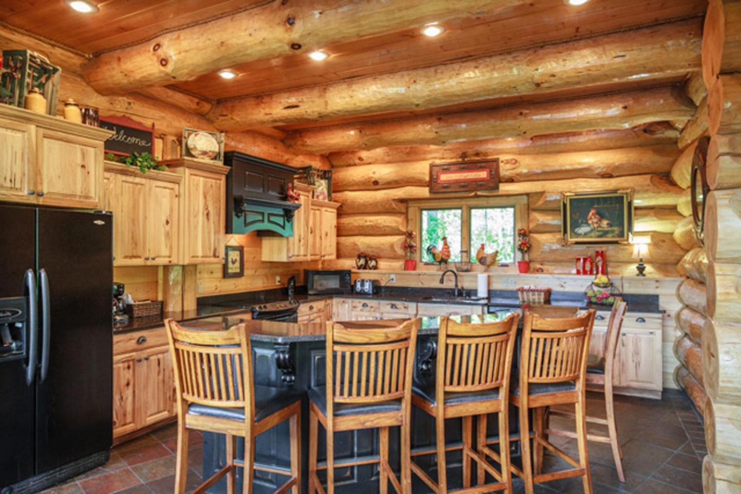 Big Bear Ridge Lodge: Mountain View Log Retreat Gatlinburg