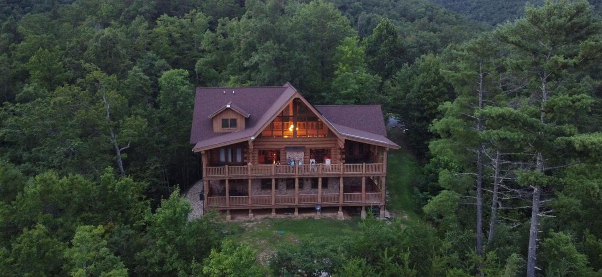 Big Bear Ridge Lodge: Mountain View Log Retreat Gatlinburg