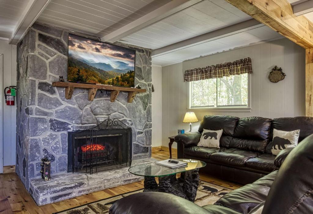 Four Bears Den, Hot Tub, 1089 Of Free Attraction Tickets For Each Paid Day, Dollywood And Chalet