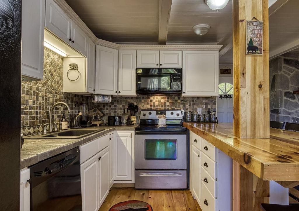 Four Bears Den, Hot Tub, 1089 Of Free Attraction Tickets For Each Paid Day, Dollywood And *