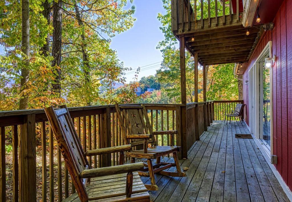 Four Bears Den, Hot Tub, 1089 Of Free Attraction Tickets For Each Paid Day, Dollywood And * Gatlinburg