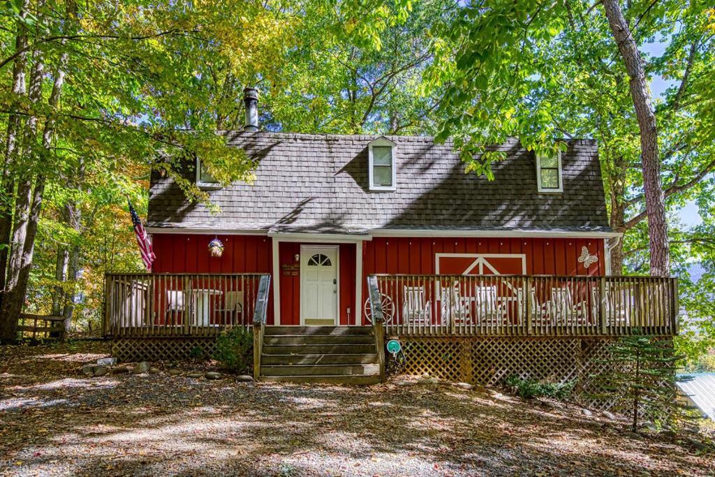 Chalet Four Bears Den, Hot Tub, 1089 Of Free Attraction Tickets For Each Paid Day, Dollywood And Gatlinburg