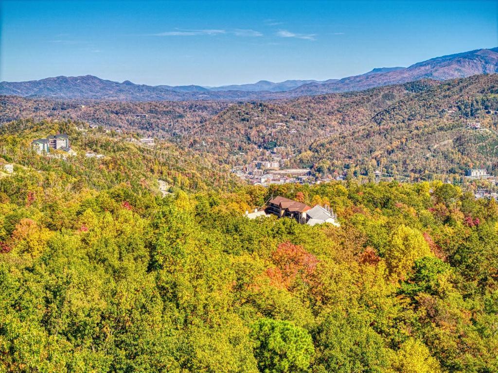 Chalet Four Bears Den, Hot Tub, 1089 Of Free Attraction Tickets For Each Paid Day, Dollywood And