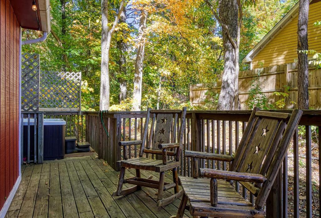 Four Bears Den, Hot Tub, 1089 Of Free Attraction Tickets For Each Paid Day, Dollywood And Chalet *